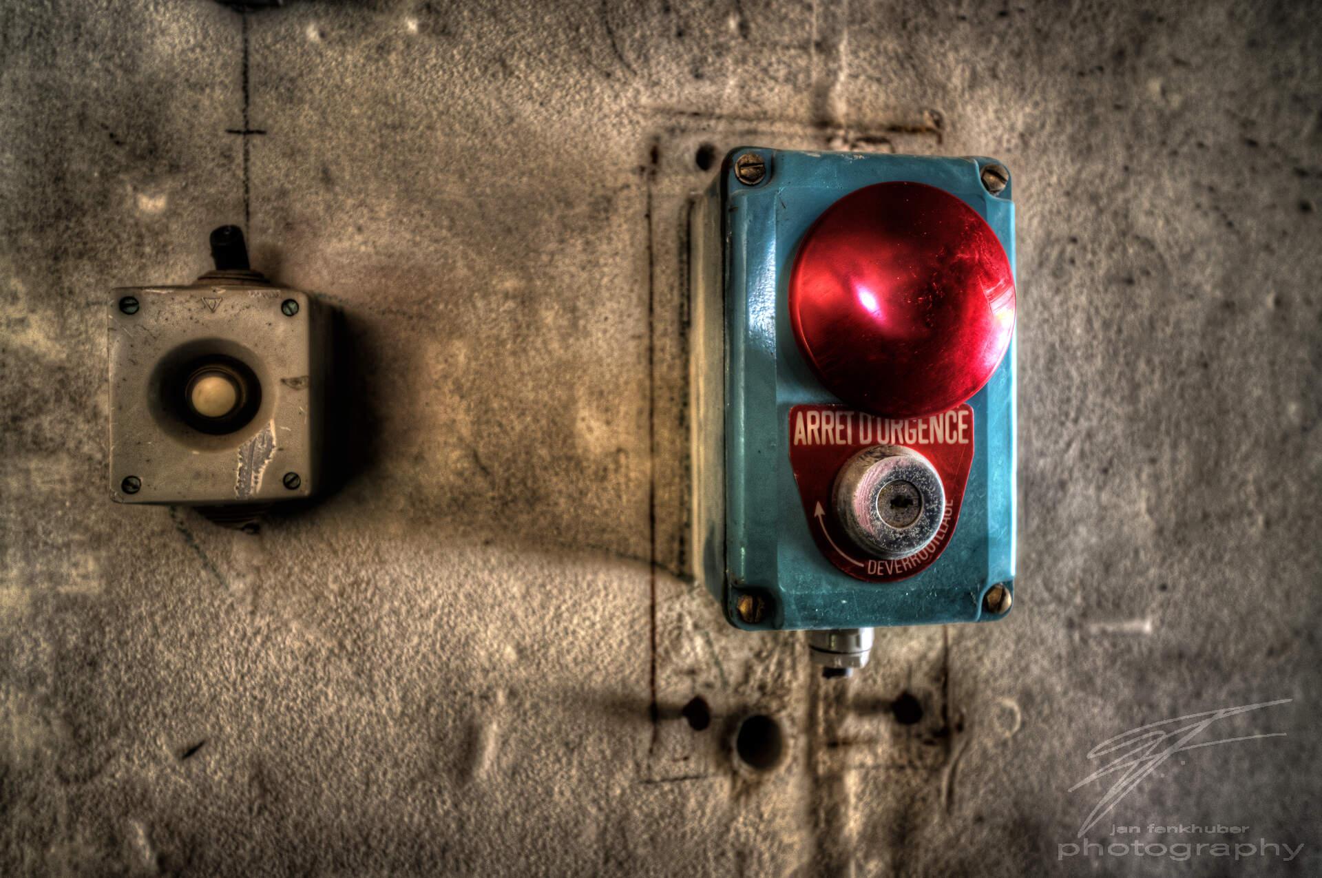 Arret D'Urgence An emergency stop button somewhere in the abandoned Clinique Du Diable in France